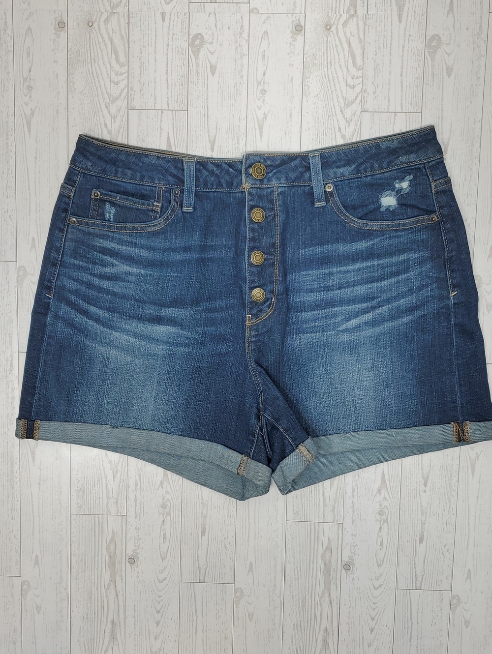 Time & Tru High Rise Blue Jean Denim Shorts Button-Front Rolled Cuffs Women's 14